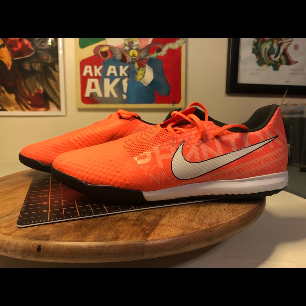 Nike phantom indoor soccer shoes men’s sz 8